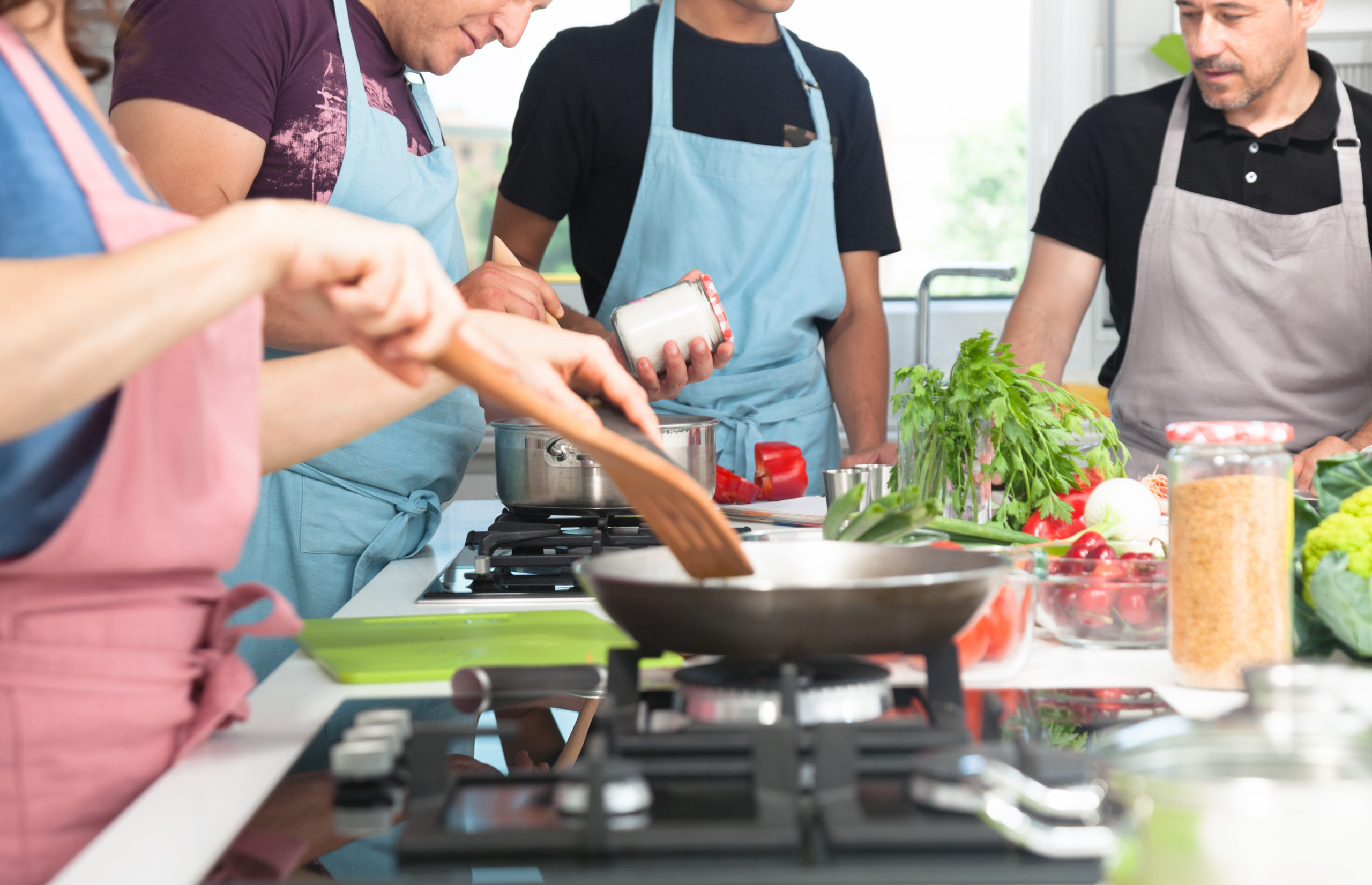 Menschen kochen