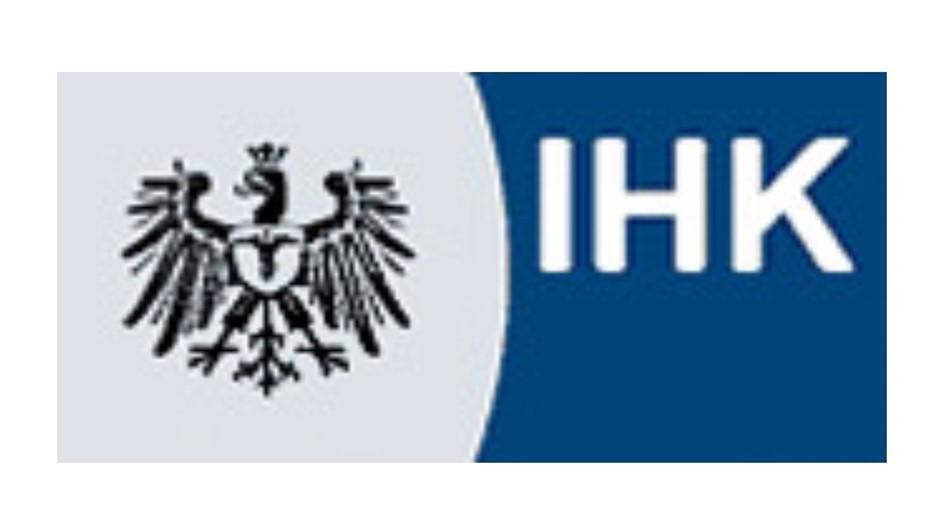 Logo der IHK mit Adler-Symbol in Schwarz und weißer Schrift auf blauem Hintergrund.